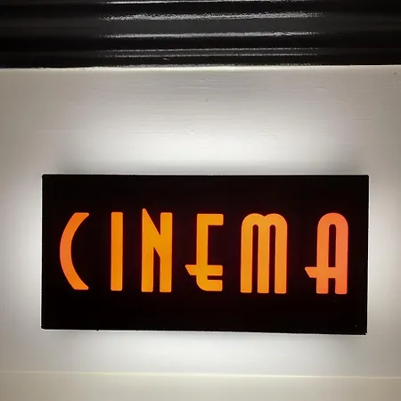 La Cinema Climatisee Et Parking Prive Appartement Neuilly-Saint-Front